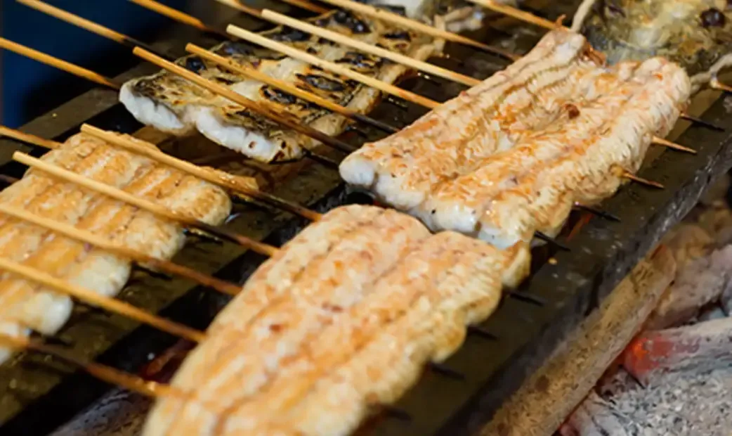 うなぎ時任の炭火で焼く白焼き
